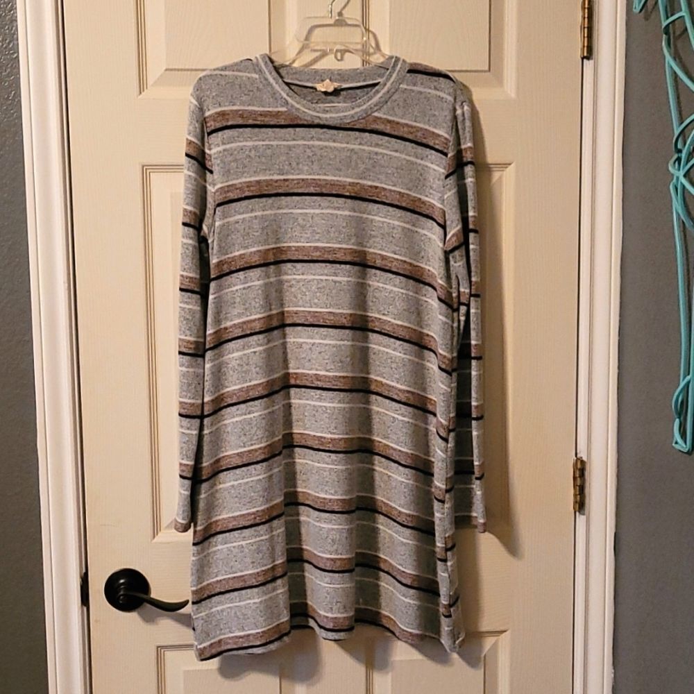 NWOT Hem & Thread Tunic/Sweater - Picture 3 of 5